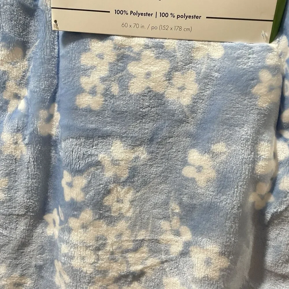 Kate Spade New York Sweet Floral Plush Throw Blanket - Blue & White (60